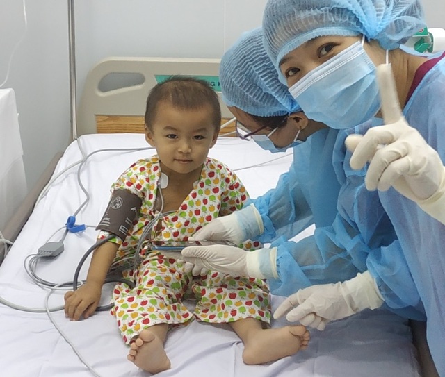 Bé gái 3 tuổi chiến thắng ung thư sau khi ghép tế bào gốc - 2 Bé gái 3 tuổi chiến thắng ung thư sau khi ghép tế bào gốc - 2