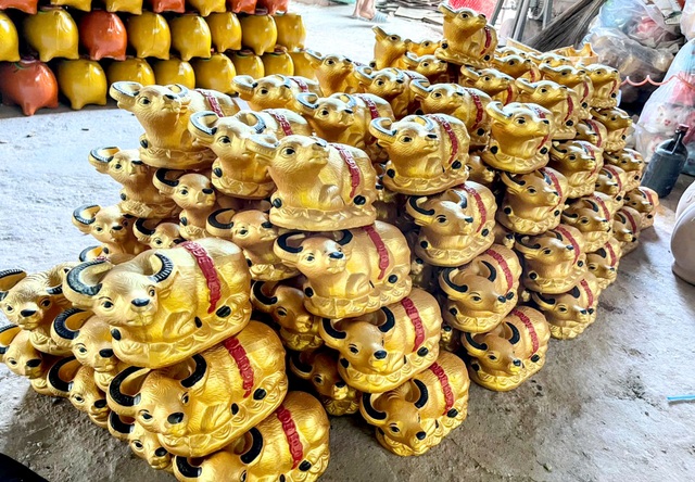 Về làng gốm lớn nhất Bình Dương xem thợ làm trâu vàng đón Tết - 15 Về làng gốm lớn nhất Bình Dương xem thợ làm trâu vàng đón Tết - 15