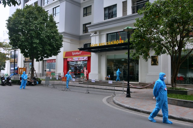 Hà Nội: Cận cảnh phong tỏa tòa nhà ở Times City - 3 Hà Nội: Cận cảnh phong tỏa tòa nhà ở Times City - 3