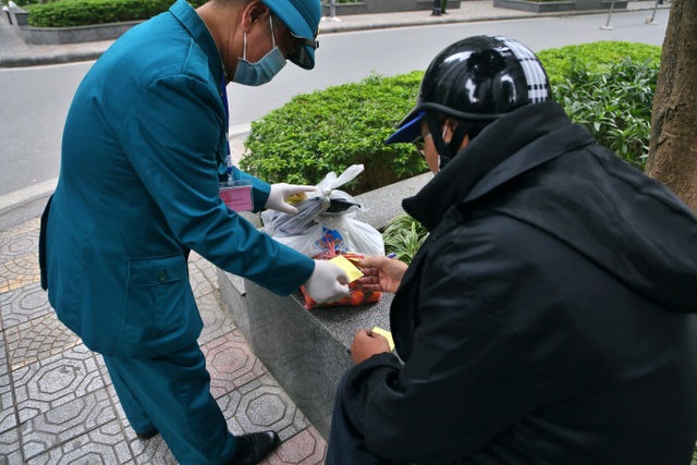 Hà Nội: Cận cảnh phong tỏa tòa nhà ở Times City - 7 Hà Nội: Cận cảnh phong tỏa tòa nhà ở Times City - 7