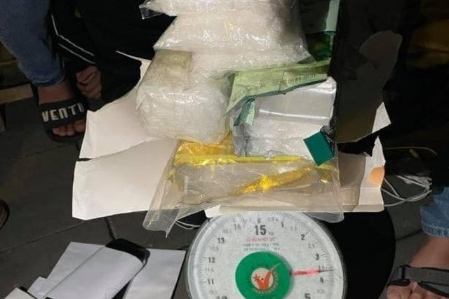 Mua 3,5kg ma túy đá từ Thanh Hóa vào Đà Nẵng bán cho dân chơi  - 1