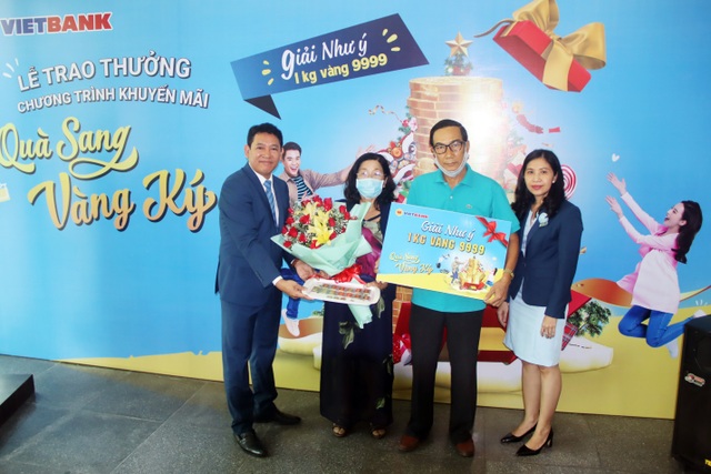 Vietbank trao giải 1kg vàng cho khách hàng trúng giải đặc biệt Quà sang - Vàng ký - 1