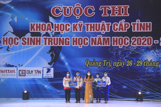 Quảng Trị: Trao giải thưởng 58 dự án Khoa học kỹ thuật học sinh trung học - 2 Quảng Trị: Trao giải thưởng 58 dự án Khoa học kỹ thuật học sinh trung học - 2