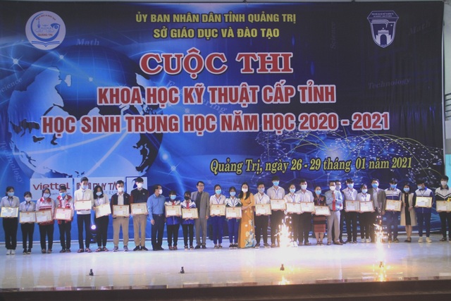 Quảng Trị: Trao giải thưởng 58 dự án Khoa học kỹ thuật học sinh trung học - 3 Quảng Trị: Trao giải thưởng 58 dự án Khoa học kỹ thuật học sinh trung học - 3
