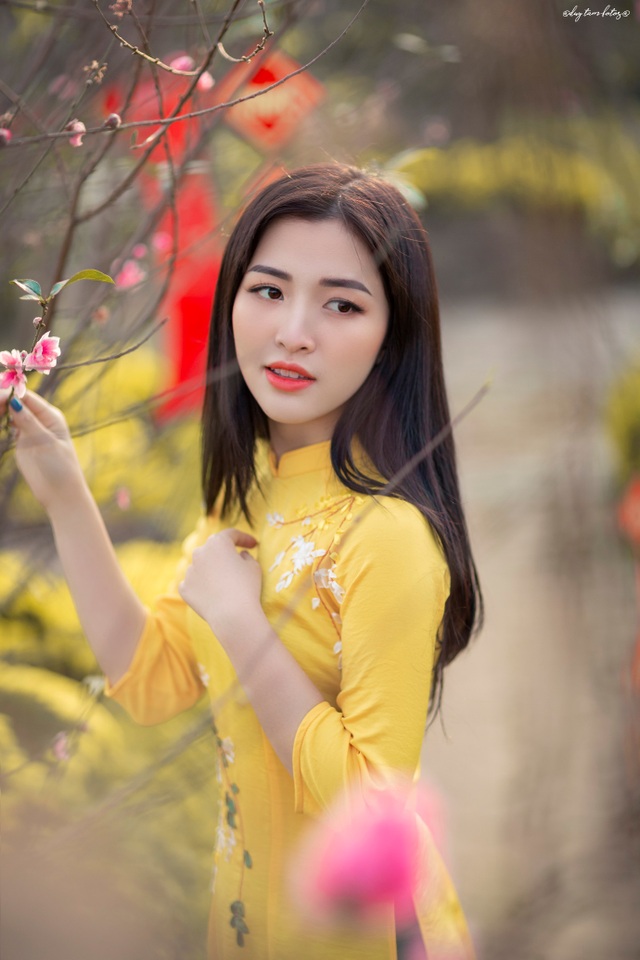 The young lady of Thanh is as beautiful as a muse, walking to welcome the early Spring - 4