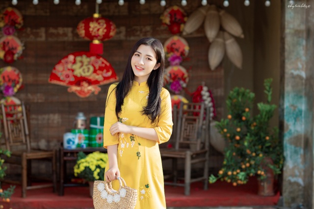 The young lady of Thanh is as beautiful as a muse, walking to welcome the early Spring - 12