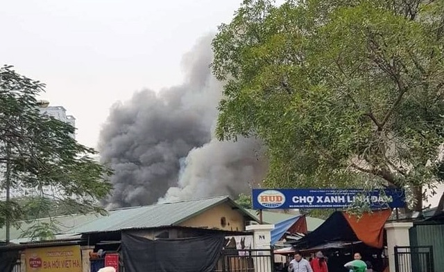 Cháy tại chợ Xanh Linh Đàm, cột khói bốc cao hàng chục mét - 5