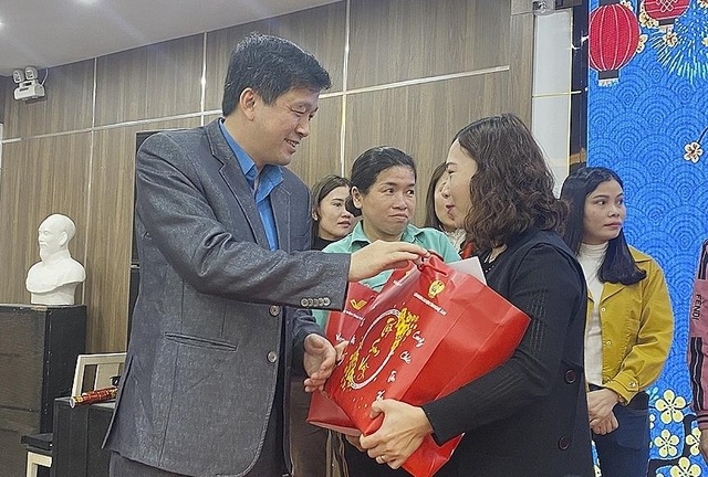 Tết sum vầy đến với người lao động khó khăn ở Nghệ An - 1 Tết sum vầy đến với người lao động khó khăn ở Nghệ An - 1