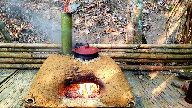 Chàng trai bỏ phố lên rừng: Nướng cá trên đá, luộc trứng trong ống nứa - 2 Chàng trai bỏ phố lên rừng: Nướng cá trên đá, luộc trứng trong ống nứa - 2