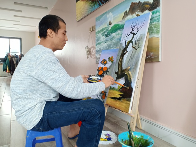Thợ vẽ tranh: Thưởng thức các thợ vẽ tranh tài năng của Việt Nam tỷ mỷ những nét vẽ tinh tế và cách đưa ra thể hiện những ý tưởng độc đáo trên những màn bạc.
