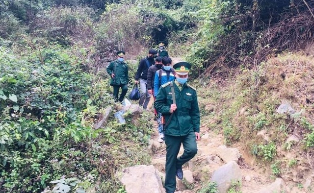 Vượt biên trái phép, khai gian dối để trốn cách ly - 1 Vượt biên trái phép, khai gian dối để trốn cách ly - 1