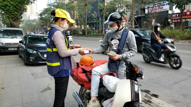 Người vận chuyển kiếm bạc triệu ngày cận Tết - 1 Người vận chuyển kiếm bạc triệu ngày cận Tết - 1