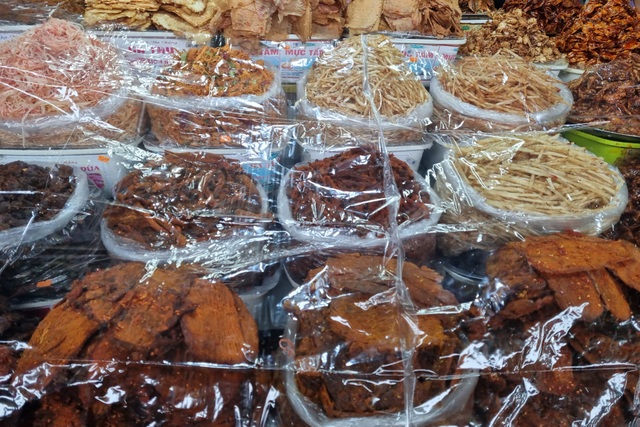 Thị trường Tết Đà Nẵng: Hàng hóa giảm mạnh, chợ vắng khách - 2 Thị trường Tết Đà Nẵng: Hàng hóa giảm mạnh, chợ vắng khách - 2