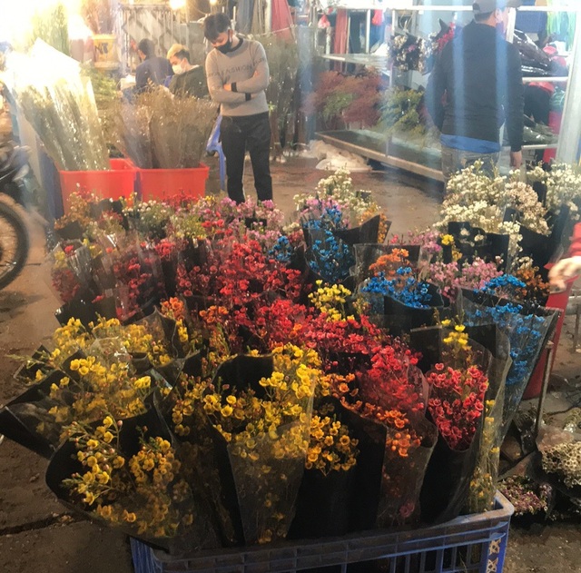 Chợ hoa Tết sầm uất nhất Hà Nội vắng chưa từng có vì dịch Covid-19 - 6