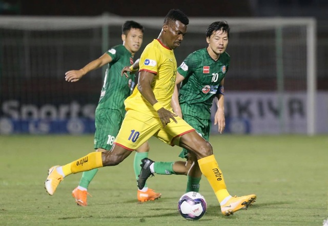 HLV Sài Gòn FC không tiếc lời khen cựu tuyển thủ Nhật Bản - 2