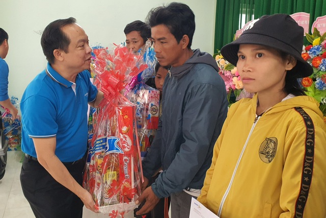 Phú Yên: Chi gần 22 tỷ đồng để chăm lo tết gia đình chính sách và hộ nghèo - 2 Phú Yên: Chi gần 22 tỷ đồng để chăm lo tết gia đình chính sách và hộ nghèo - 2