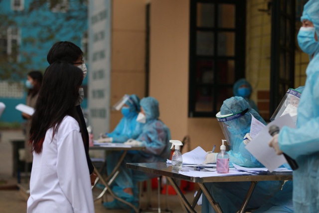 Hà Nội: Hơn 2.100 học sinh phải test SARS-CoV-2 - 1