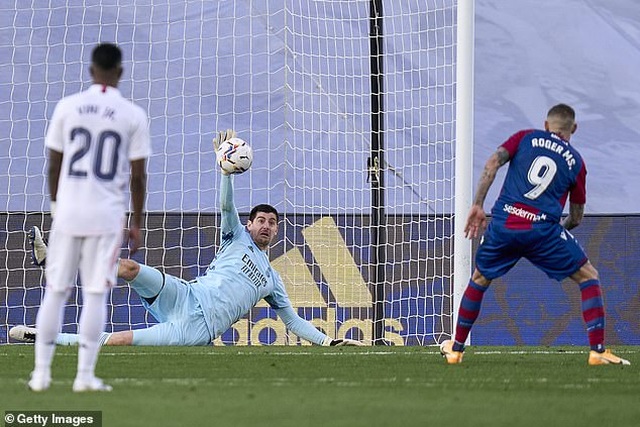 Nhận thẻ đỏ sớm, Real Madrid thua cay đắng trước Levante - 5 Nhận thẻ đỏ sớm, Real Madrid thua cay đắng trước Levante - 5