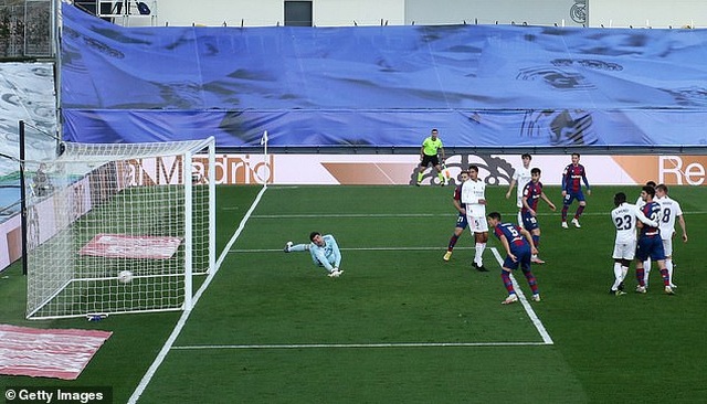 Nhận thẻ đỏ sớm, Real Madrid thua cay đắng trước Levante - 6 Nhận thẻ đỏ sớm, Real Madrid thua cay đắng trước Levante - 6