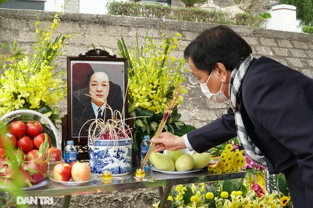 Nhiều nghệ sỹ dự lễ an táng NSND Trung Kiên tại Hòa Bình - 5 Nhiều nghệ sỹ dự lễ an táng NSND Trung Kiên tại Hòa Bình - 5