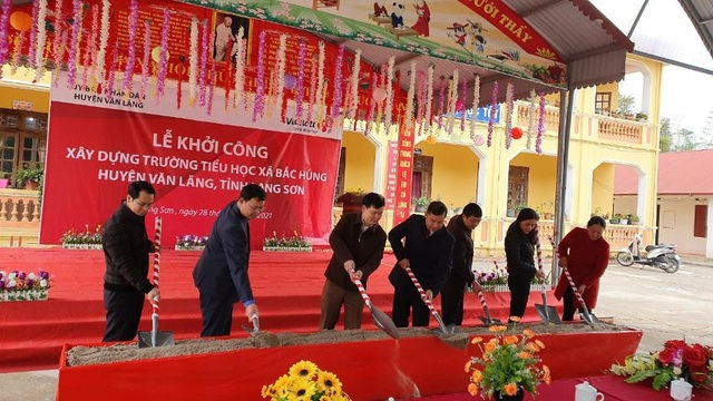 Người chơi trúng Jackpot đầu tiên tại Lạng Sơn ủng hộ thiết bị học tập cho trẻ em - 4 Người chơi trúng Jackpot đầu tiên tại Lạng Sơn ủng hộ thiết bị học tập cho trẻ em - 4