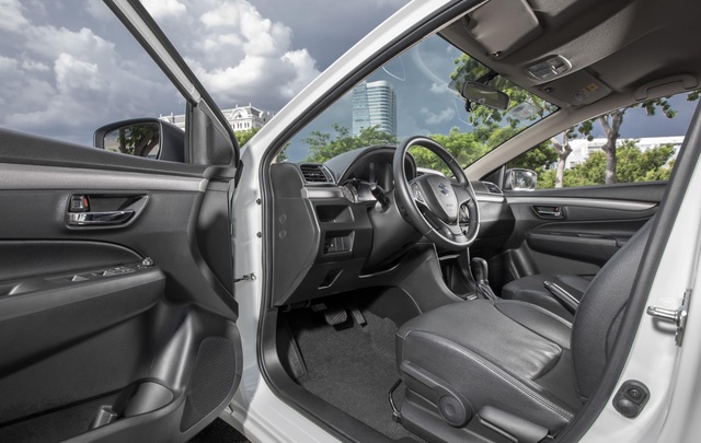 Ciaz mới - Chiếc sedan phục vụ cả công việc và gia đình - 3 Ciaz mới - Chiếc sedan phục vụ cả công việc và gia đình - 3