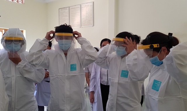 Hồi hộp chờ kết quả xét nghiệm 173 người đến từ vùng dịch Covid-19 - 2 Hồi hộp chờ kết quả xét nghiệm 173 người đến từ vùng dịch Covid-19 - 2