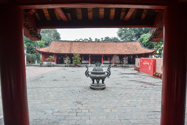 Deserted scene without a shadow at famous tourist spots in Hanoi - 4