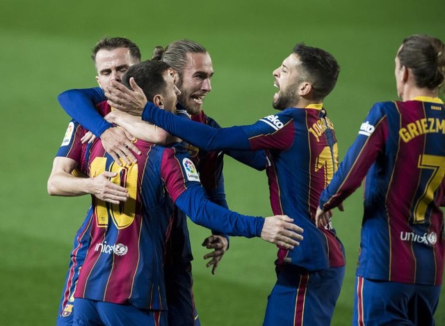 Messi lập siêu phẩm sút phạt, Barcelona soán vị trí của Real Madrid - 13