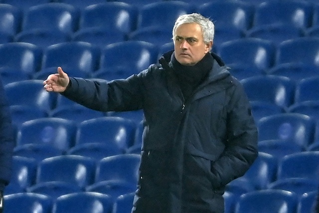 Phản ứng bất ngờ từ Mourinho sau trận thua sốc của Tottenham - 2 Phản ứng bất ngờ từ Mourinho sau trận thua sốc của Tottenham - 2