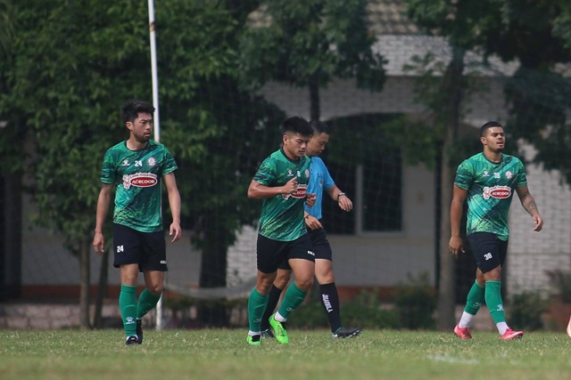 V-League tạm dừng, Lee Nguyễn vẫn tập đến sát Tết - 3 V-League tạm dừng, Lee Nguyễn vẫn tập đến sát Tết - 3