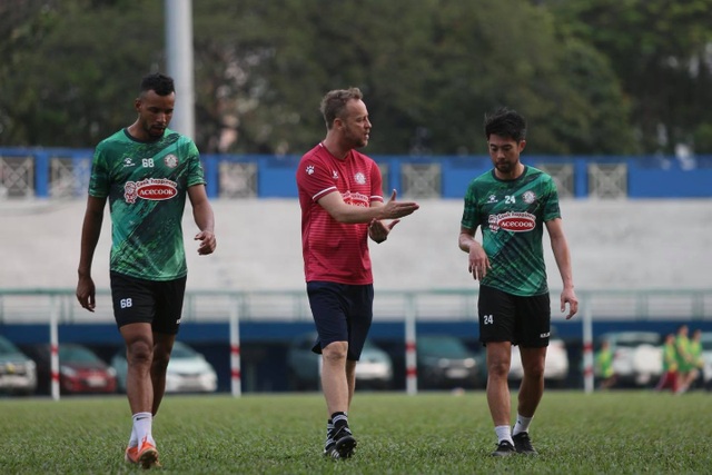 V-League tạm dừng, Lee Nguyễn vẫn tập đến sát Tết - 2 V-League tạm dừng, Lee Nguyễn vẫn tập đến sát Tết - 2