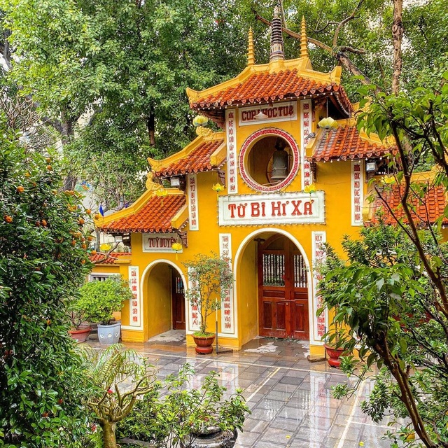 Visit 5 famous sacred temples, pray for good luck at the beginning of the year in Hanoi - 4