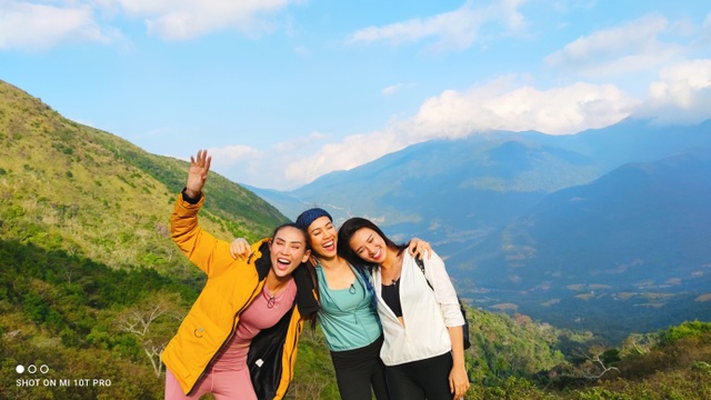 Khám phá trợ thủ đắc lực của dàn mỹ nhân tham gia Vietnam Why Not - 3 Khám phá trợ thủ đắc lực của dàn mỹ nhân tham gia Vietnam Why Not - 3