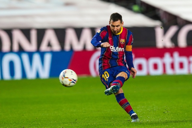 Messi là kẻ hủy hoại hay là cỗ máy in tiền của Barcelona? - 3