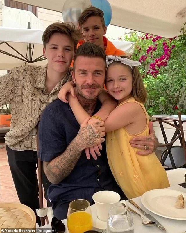 Con gái 9 tuổi của David Beckham đáng yêu với áo crop-top - 4