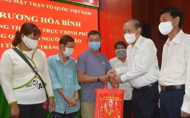 Phó Thủ tướng Trương Hòa Bình tặng quà Tết tới hộ nghèo tại Sóc Trăng - 1 Phó Thủ tướng Trương Hòa Bình tặng quà Tết tới hộ nghèo tại Sóc Trăng - 1