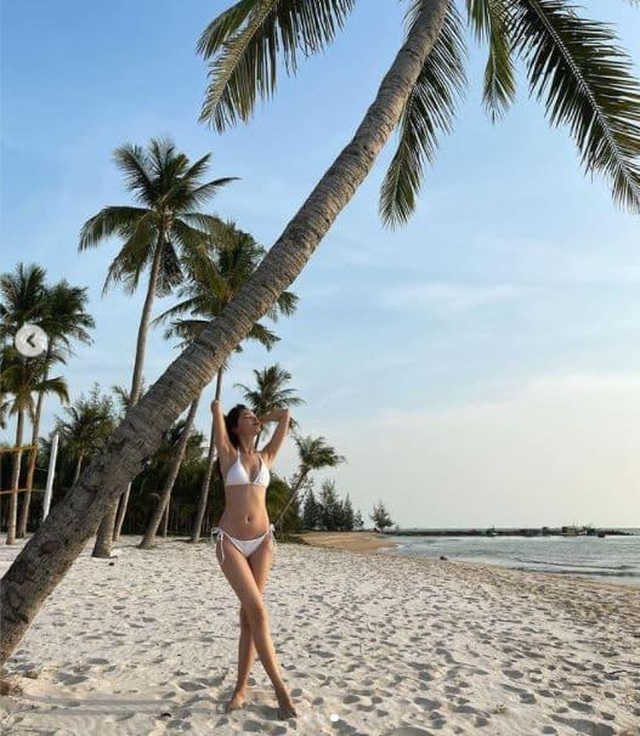 Á hậu Thùy Dung diện bikini nhỏ xíu, khoe vóc dáng quyến rũ trên biển - 3 Á hậu Thùy Dung diện bikini nhỏ xíu, khoe vóc dáng quyến rũ trên biển - 3