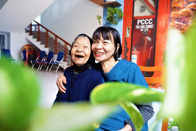 Nữ hộ lý gần 20 năm chăm sóc người có công - 6 Nữ hộ lý gần 20 năm chăm sóc người có công - 6