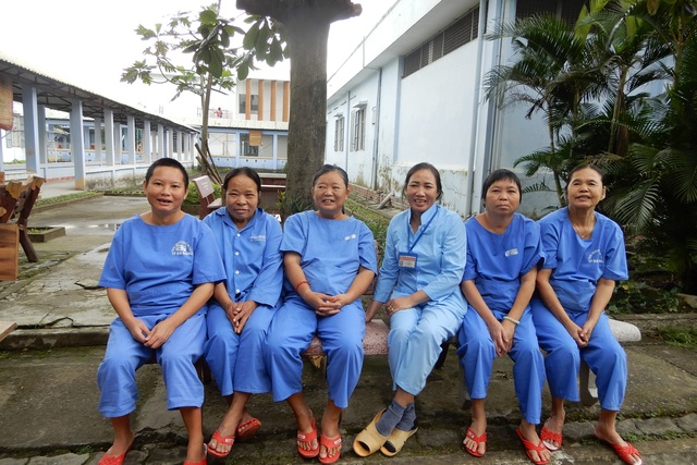 Nữ nhân viên chăm sóc người tâm thần: Tôi xem họ như người thân của mình - 3 Nữ nhân viên chăm sóc người tâm thần: Tôi xem họ như người thân của mình - 3