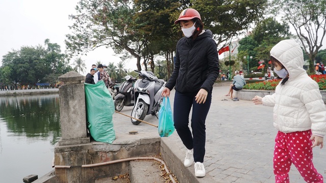 Chưa kịp chầu trời, cá vàng phóng sinh đã thảm hại dưới tay cần thủ - 5 Chưa kịp chầu trời, cá vàng phóng sinh đã thảm hại dưới tay cần thủ - 5