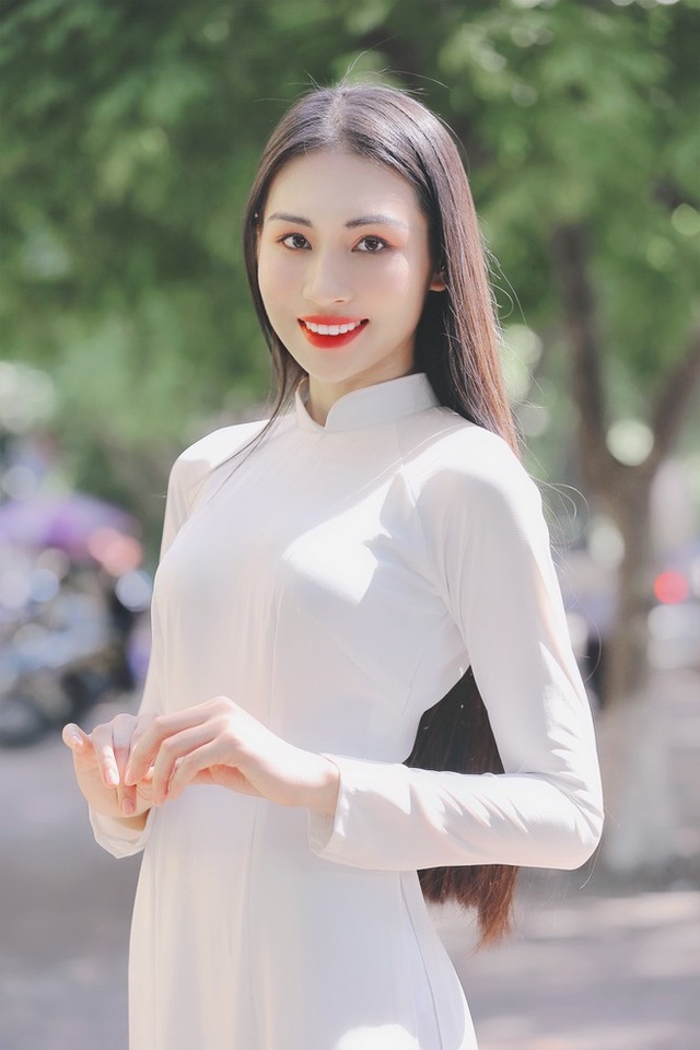 Hoa khôi Học viện Phụ nữ - Vẻ đẹp truyền thống với mái tóc dài thướt tha - 8 Hoa khôi Học viện Phụ nữ - Vẻ đẹp truyền thống với mái tóc dài thướt tha - 8