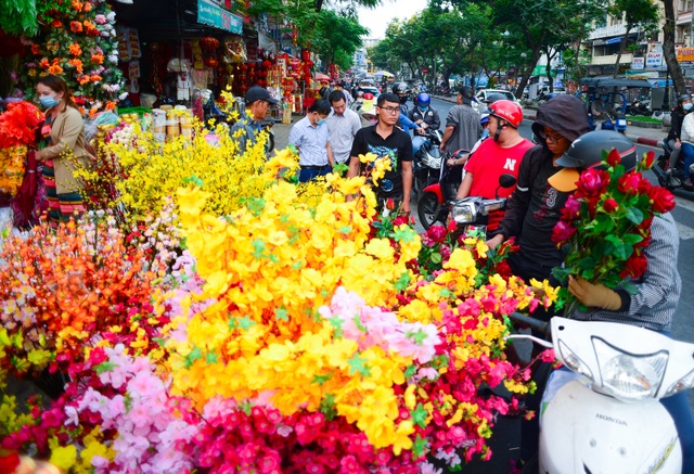 Phố đồ trang trí Tết.jpg Phố đồ trang trí Tết.jpg