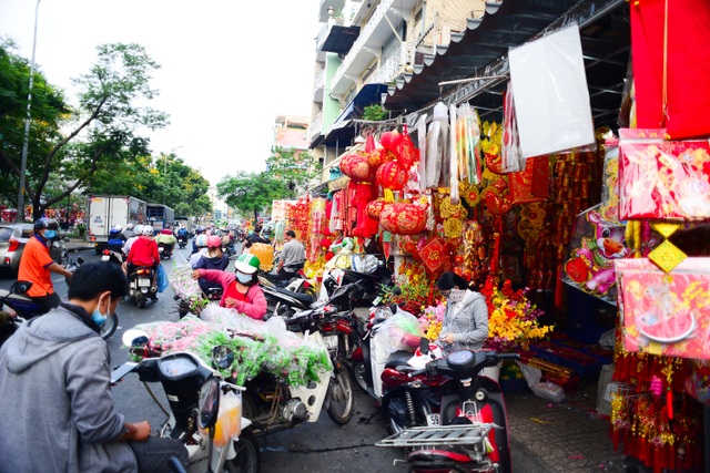 Phố đồ trang trí Tết.jpg Phố đồ trang trí Tết.jpg