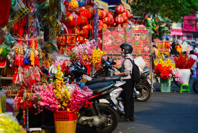 Phố đồ trang trí Tết.jpg Phố đồ trang trí Tết.jpg