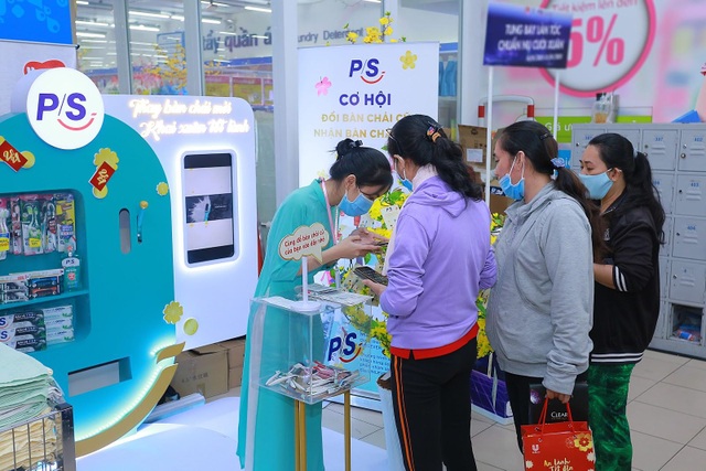 Tái chế bàn chải cũ thành chậu hoa, hoạt động thân thiện môi trường ý nghĩa dịp cuối năm - 1 Tái chế bàn chải cũ thành chậu hoa, hoạt động thân thiện môi trường ý nghĩa dịp cuối năm - 1