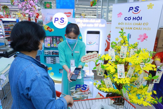 Tái chế bàn chải cũ thành chậu hoa, hoạt động thân thiện môi trường ý nghĩa dịp cuối năm - 2 Tái chế bàn chải cũ thành chậu hoa, hoạt động thân thiện môi trường ý nghĩa dịp cuối năm - 2