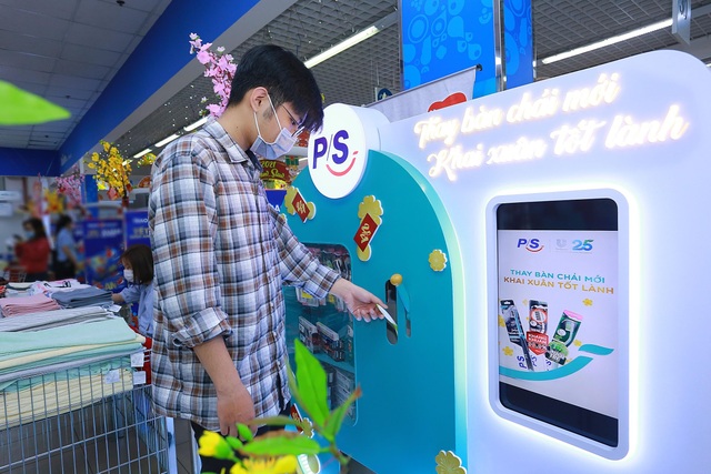 Tái chế bàn chải cũ thành chậu hoa, hoạt động thân thiện môi trường ý nghĩa dịp cuối năm - 3 Tái chế bàn chải cũ thành chậu hoa, hoạt động thân thiện môi trường ý nghĩa dịp cuối năm - 3