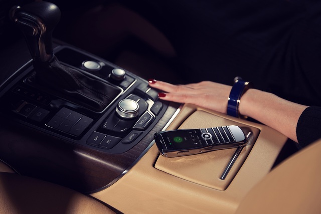 Tinh hoa Vertu được tái sinh trong dòng điện thoại sang trọng XOR - 2 Tinh hoa Vertu được tái sinh trong dòng điện thoại sang trọng XOR - 2