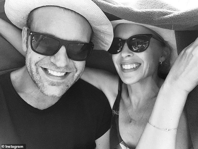 Bạn trai kém 6 tuổi cầu hôn diva Kylie Minogue - 3 Bạn trai kém 6 tuổi cầu hôn diva Kylie Minogue - 3